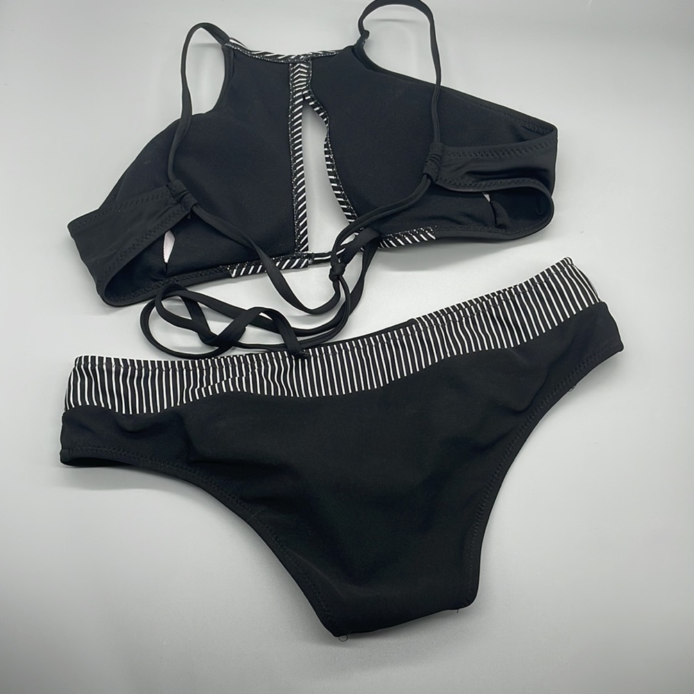 Halter Style bikini - Picture 2 of 2